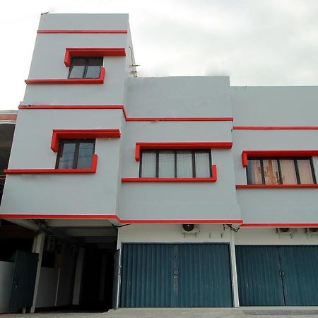 Super Oyo 1678 Jati Exclusive Homestay Bengkulu Buitenkant foto