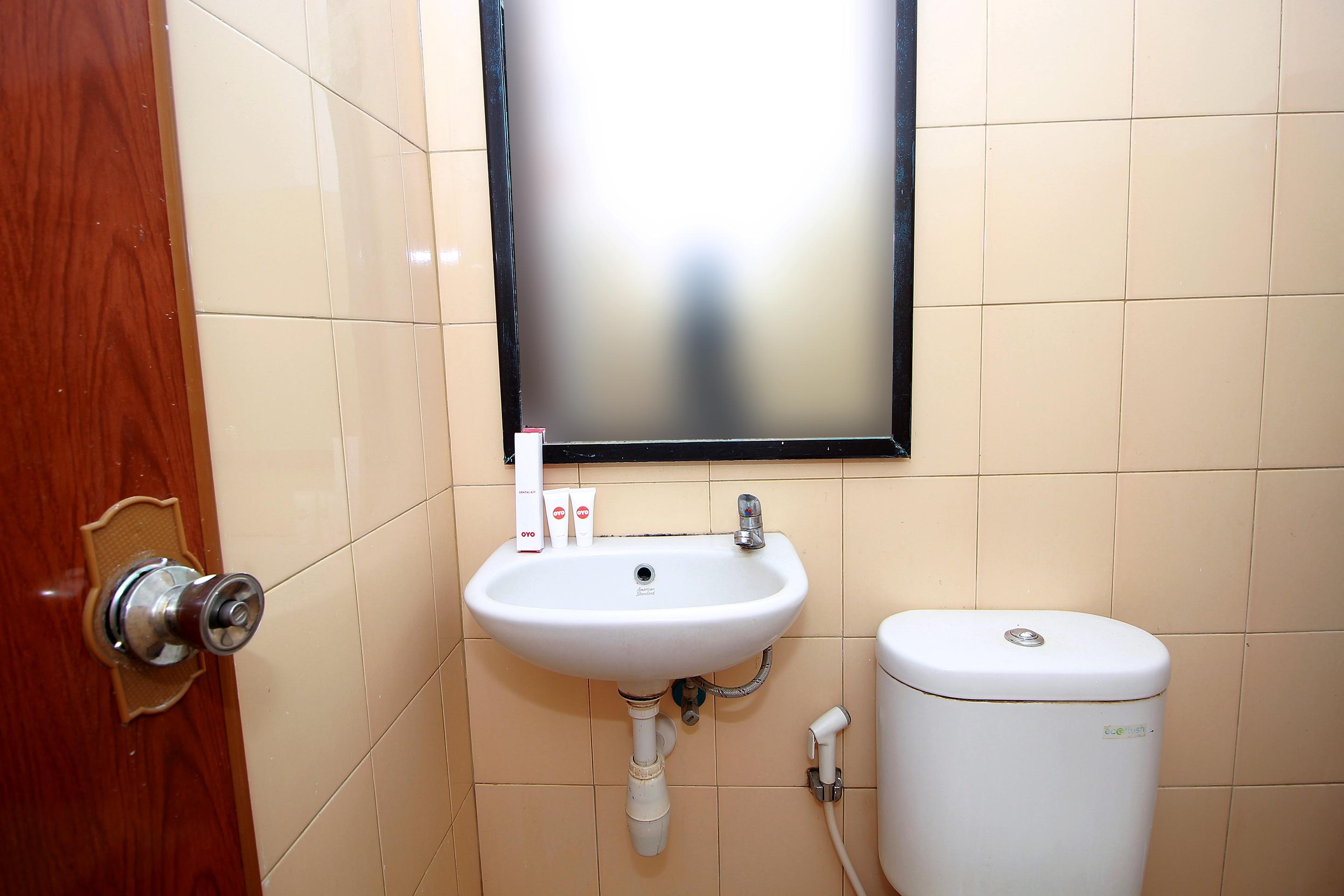 Super Oyo 1678 Jati Exclusive Homestay Bengkulu Buitenkant foto